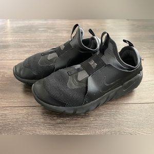 BOYS' NIKE BIG KID FLEX RUNNER 2 SLIP-ON RUNNING SHOES SIZE 7Y BLACK